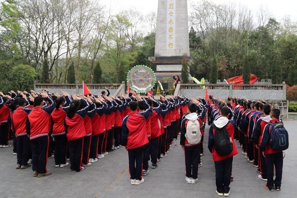梦见有人让我系红绳说避邪游戏画面